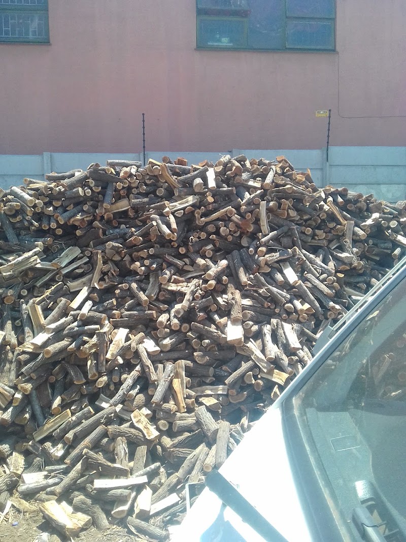 In and Out Car Wash - Photo 3